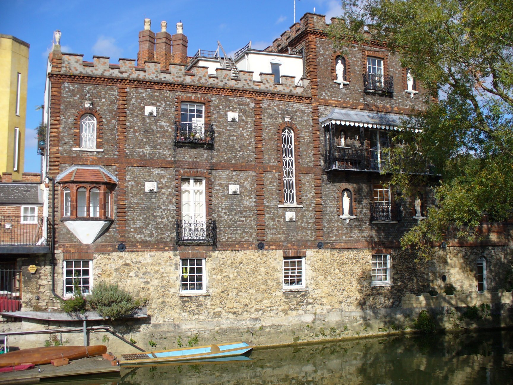 Caudwells Castle Folly Bridge Island