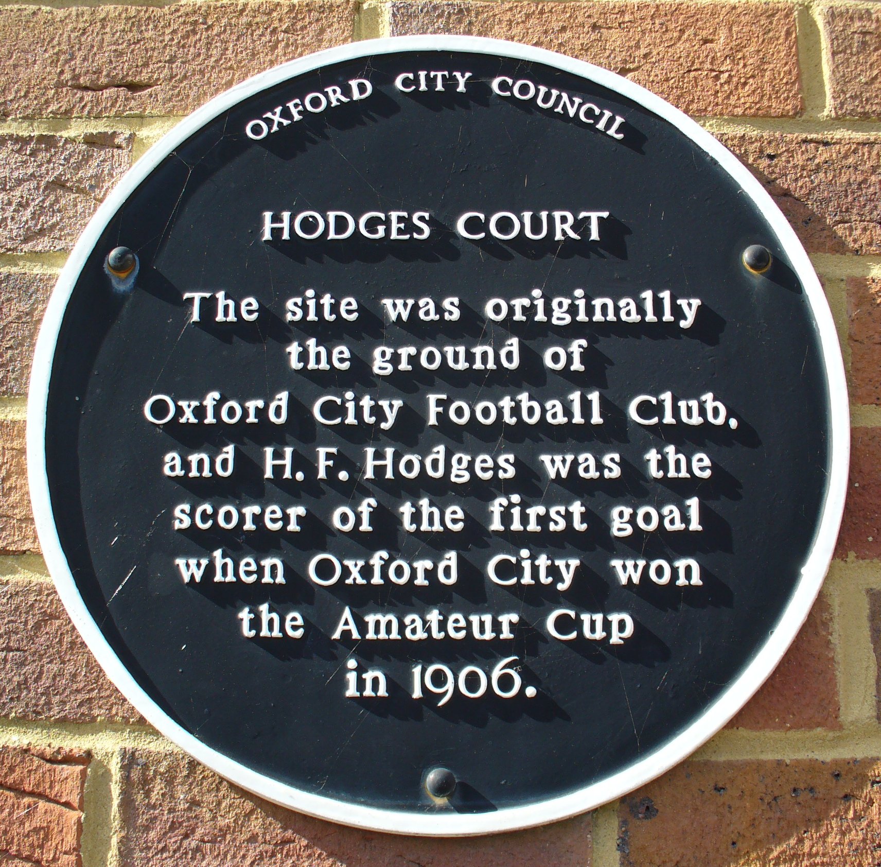 Hodges Court plaque